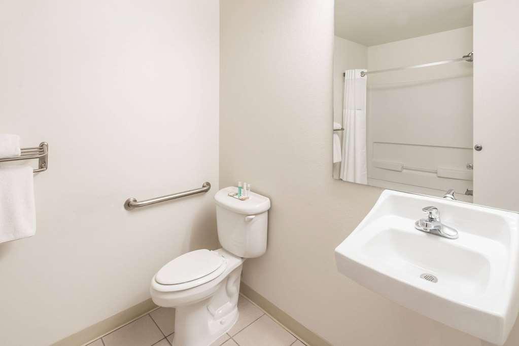 Baymont By Wyndham Northeast Hotel