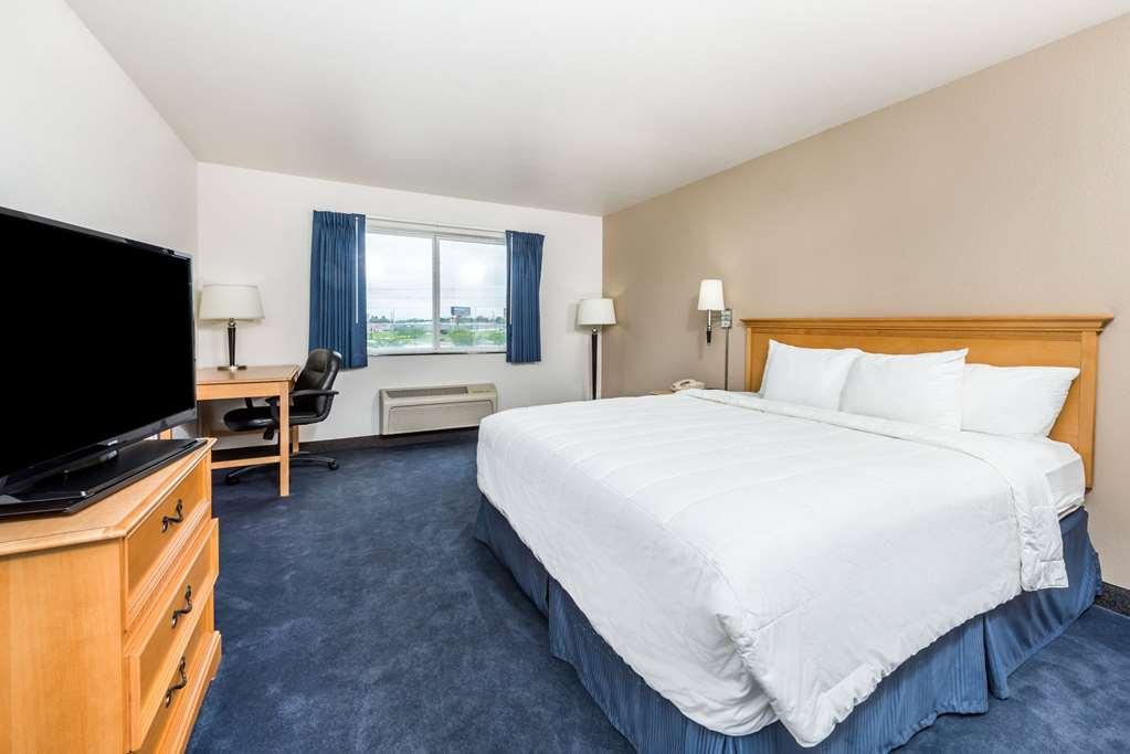 Baymont By Wyndham Northeast Hotel Indianapolis