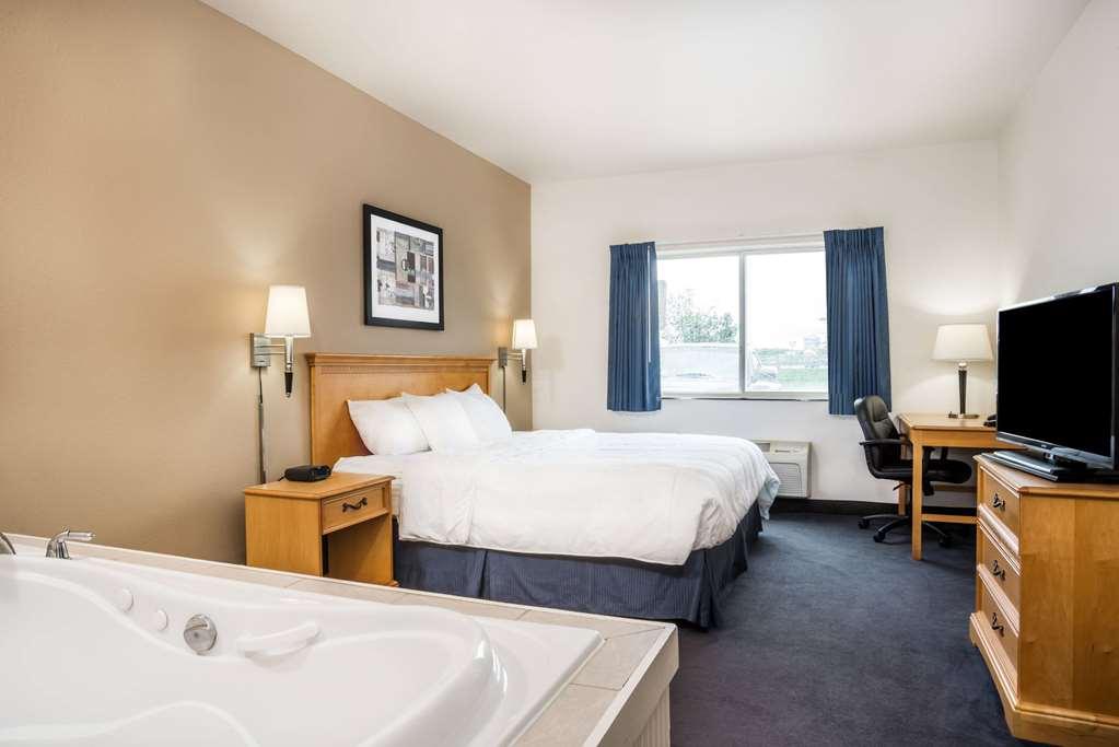 Baymont By Wyndham Northeast Indianapolis