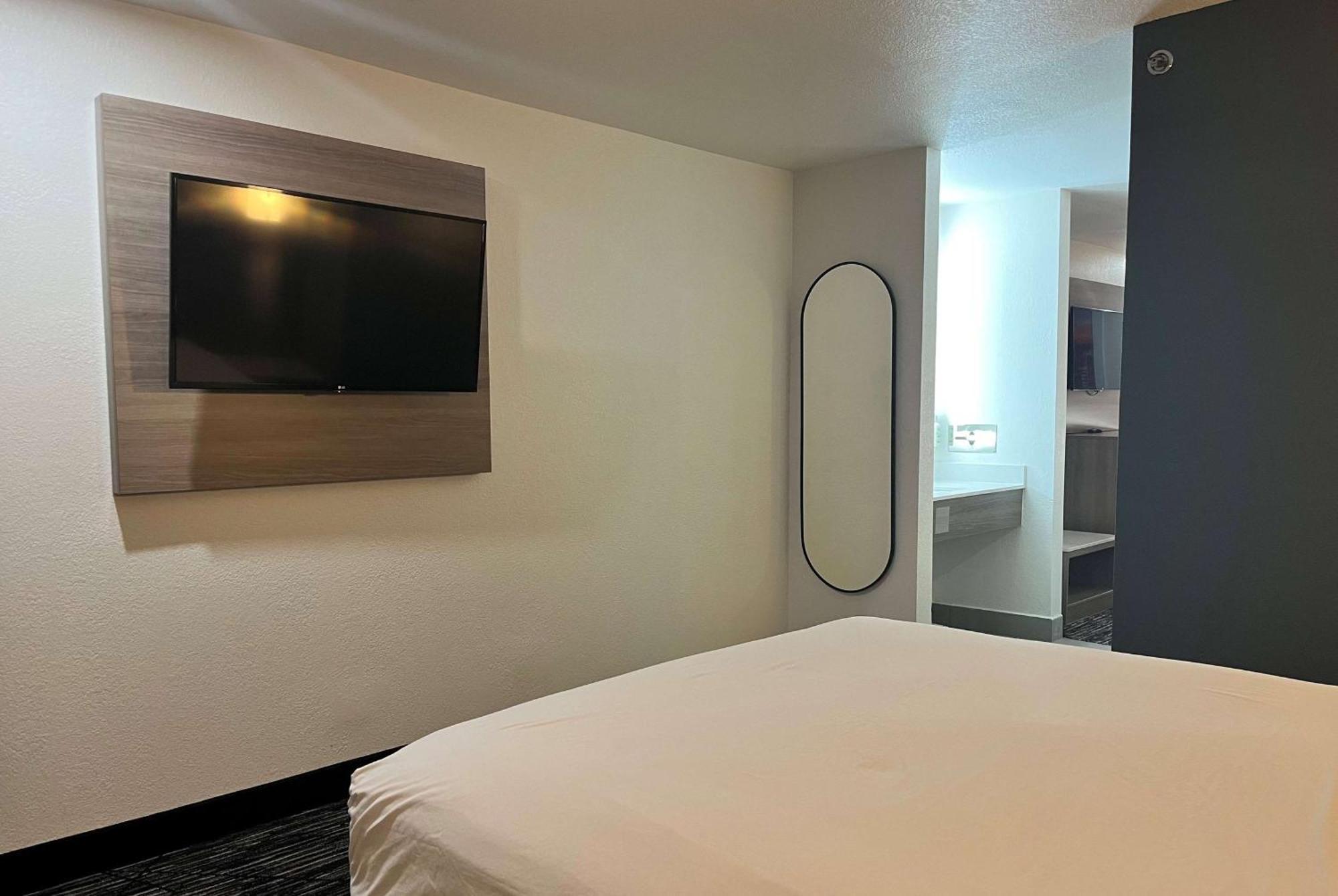 Baymont By Wyndham Northeast Hotel