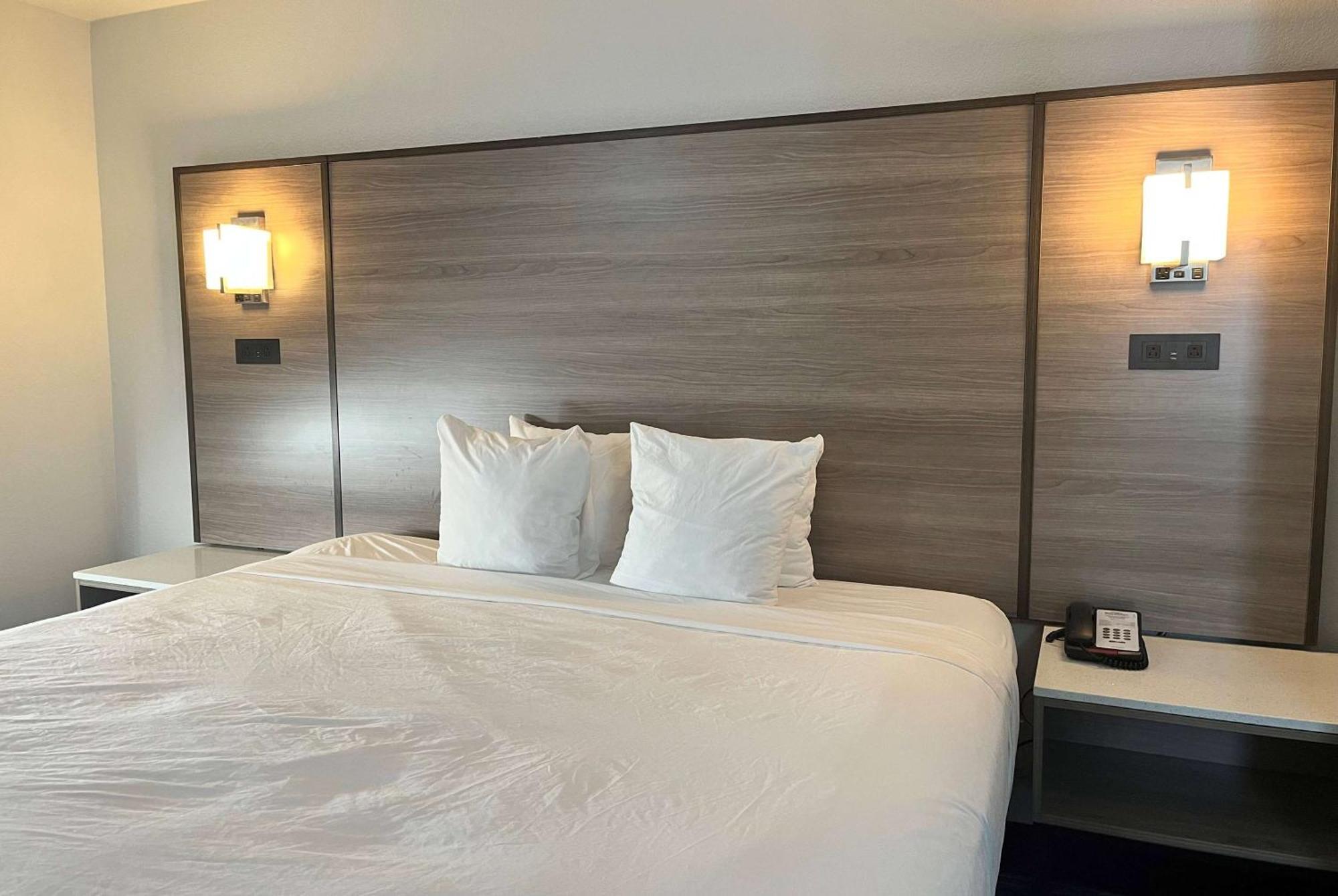 Hotel Baymont By Wyndham Northeast Indianapolis
